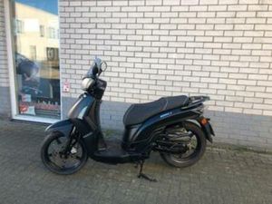 KERSTKRAKERS:KYMCO PEOPLE S 45KM BROM MAT ZW BJ2016 8100KM — SCOOTERS | KYMCO — MARKTPLAATS