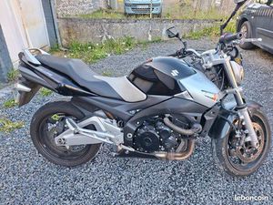 SUZUKI GSR600