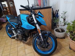 SUZUKI GSX-8S