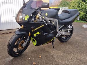 GSXR 750 1989 (EQUIPÉ 1991 COMPLET)