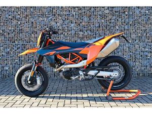 KTM 690 SMC R 2026 / MIT ZUBEHÖR