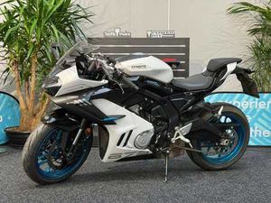 CFMOTO 675SR-R PRODEJ PŘEDVÁDĚCÍHO STROJE