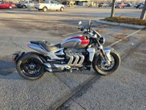 2022 TRIUMPH ROCKET 3 R SILVER ICE CRANBERRY RED