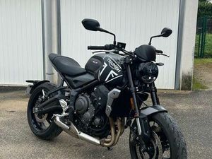 TRIUMPH TRIDENT 660