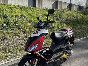 APRILIA SR 50 R CANTON LUCERNE -