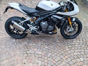 TRIUMPH SPEED TRIPLE 1200 RR