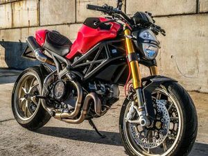 DUCATI MONSTER 1100S CARBON, ÖHLINS, CNC-RACING, MOTOGADGET,1100