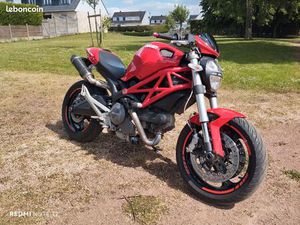 DUCATI MONSTER 696