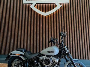 HARLEY-DAVIDSON SOFTAIL STREET BOB