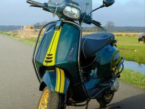 VESPA SPRINT 2020 RACING SIXTIES - 26.000KM — SCOOTERS | VESPA — MARKTPLAATS
