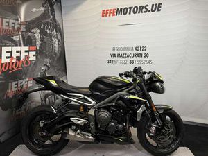TRIUMPH STREET TRIPLE 765 NERO