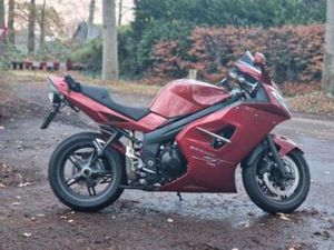 NETTE TRIUMPH SPRINT ST1050 BJ 2006 — MOTOREN | TRIUMPH — MARKTPLAATS