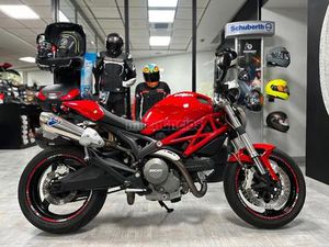 DUCATI - MONSTER 696