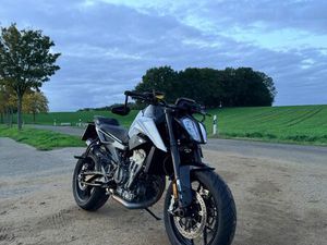 KTM DUKE 790