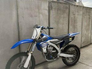 ② YAMAHA YZF 450 2018 20H LIGNE AKRAPOVIC