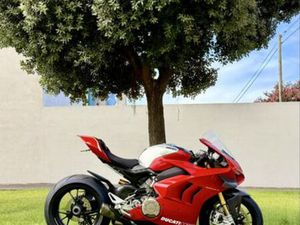 DUCATI PANIGALE V4R LOURINHÃ E ATALAIA