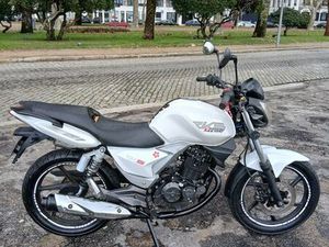 KEEWAY RKS 125 DE GARAGEM CEDOFEITA, SANTO ILDEFONSO, SÉ, MIRAGAIA, SÃO NICOLAU E VITÓRIA