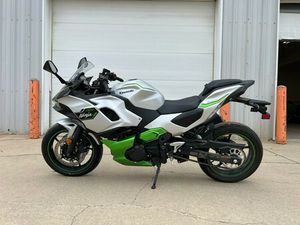 2024 KAWASAKI NINJA 7 HYBRID ABS