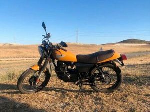 YAMAHA - SR250