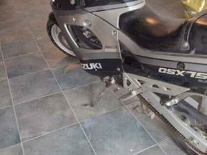 SUZUKI - GSX750F