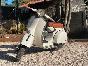 VESPA - P 200 E