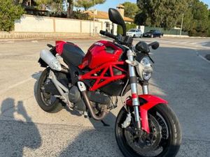 DUCATI - MONSTER 696