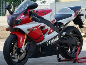 YAMAHA - R7 - OW-02 - 1KM - NOS - 750 CC - 2004