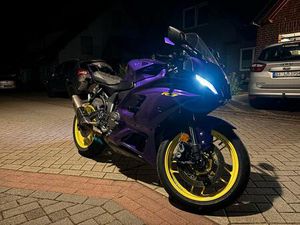YAMAHA R7 AKRAPOVIC + VIELE EXTRAS