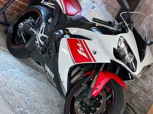 YAMAHA YZF-R1