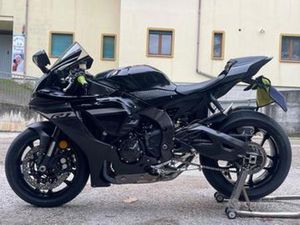 YAMAHA YZF R1 - 2024