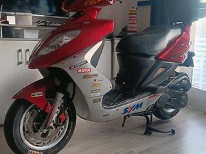 SYM SHARK 125, TOPZUSTAND ZUGELASSEN