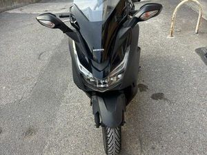 HONDA FORZA 125 (EXCELLENT ÉTAT, PRÊT À ROULER)