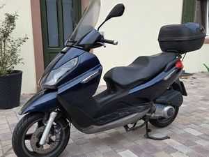 PIAGGIO X7 250