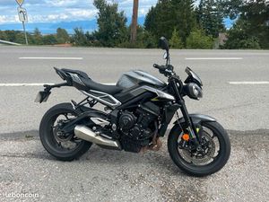 STREET TRIPLE R