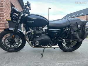 TRIUMPH STREET TWIN 900