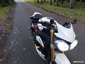 TRIUMPH SPEED TRIPLE 1050R