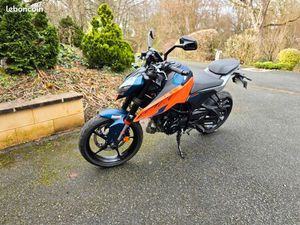 KTM DUKE 125 2024 750 KMS