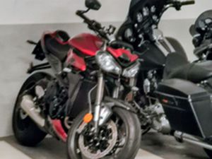 TRIUMPH STREET TRIPLE 765 RS