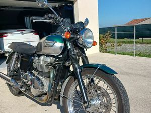 MOTO TRIUMPH BONNEVILLE