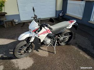 MOTO YAMAHA 125 XTX 3200KM 2008 RÉVISÉE EXCELLENT ÉTAT À NÉGOCIER