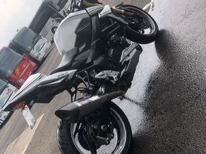 SUZUKI GSR 750 RECURSION