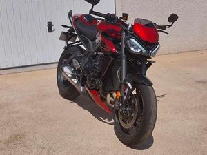 TRIUMPH STREET TRIPLE 765 RS