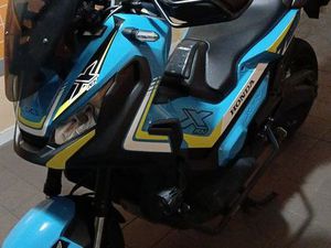 VENDS X-ADV 750 CM3 FULL OPTION D'ORIGINE