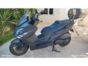 SCOOTER 400CM3 TOUT ÉQUIPÉ, ABS, POT MIVV, FATURES, TOP CASE
