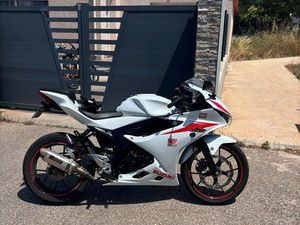 MOTO 125 GSXR SUZUKI BLANCHE & ROUGE TYPE SPORTIVE