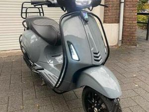 VESPA SPRINT BROM 2020 IGET E4 CUSTOM NARDO FULL OPTIONS 45 — SCOOTERS | PIAGGIO — MARKTPLAATS