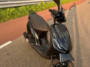 ZIP E5 2024. 80CC. ZIE OMSCHRIJVING — SCOOTERS | PIAGGIO — MARKTPLAATS