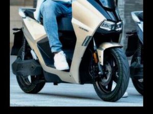 NEUER ELEKTROROLLER HORVIN SK3