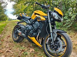 STREET TRIPLE 765 RS
