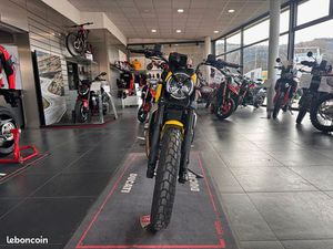DUCATI SCRAMBLER 800 ICON